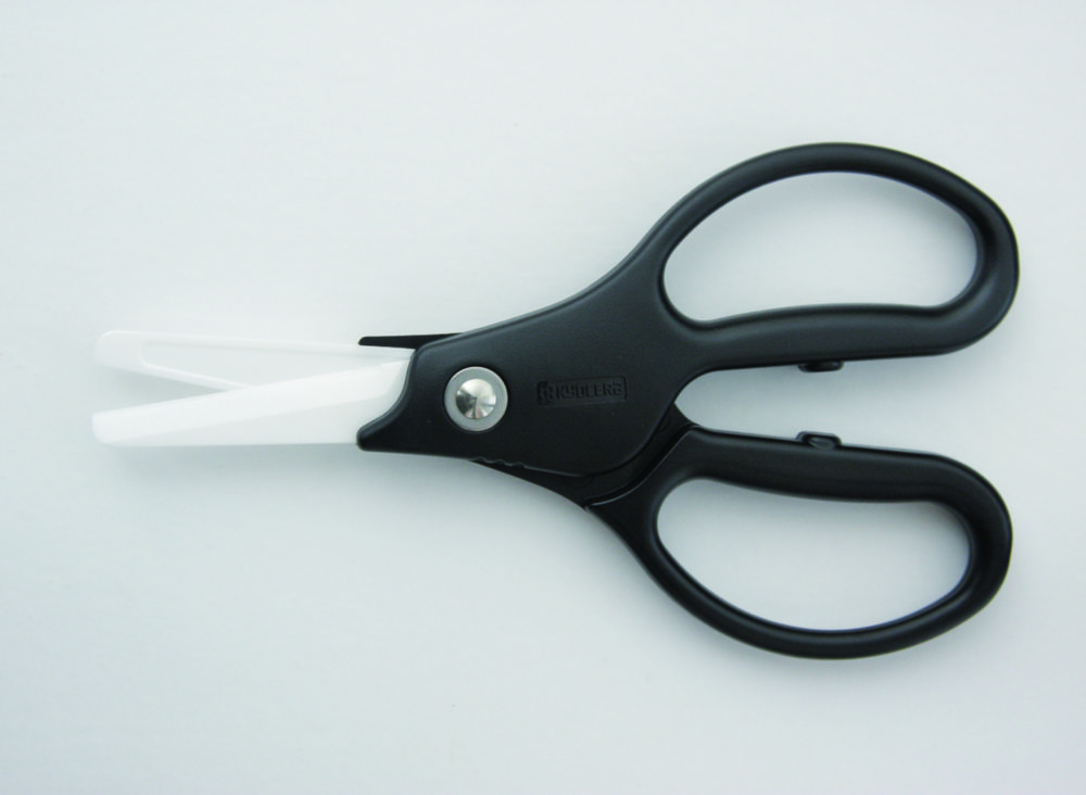 Ceramic scissors