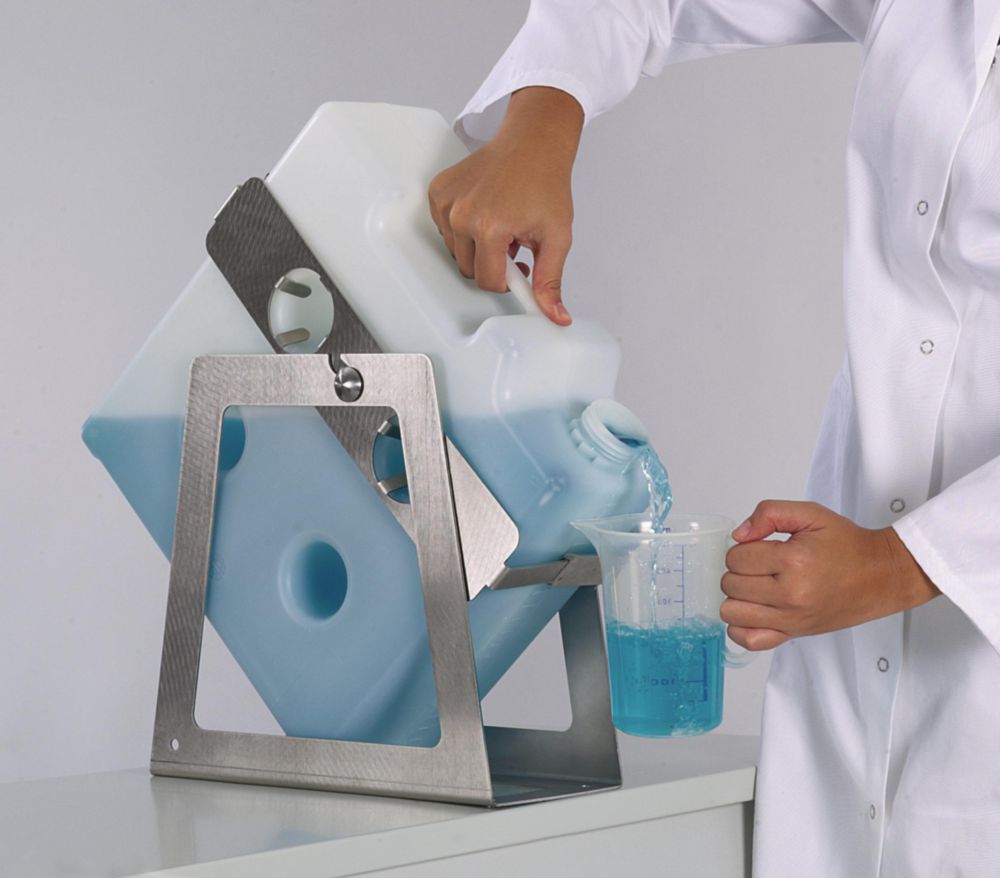 Accessories for space saving jerrycans